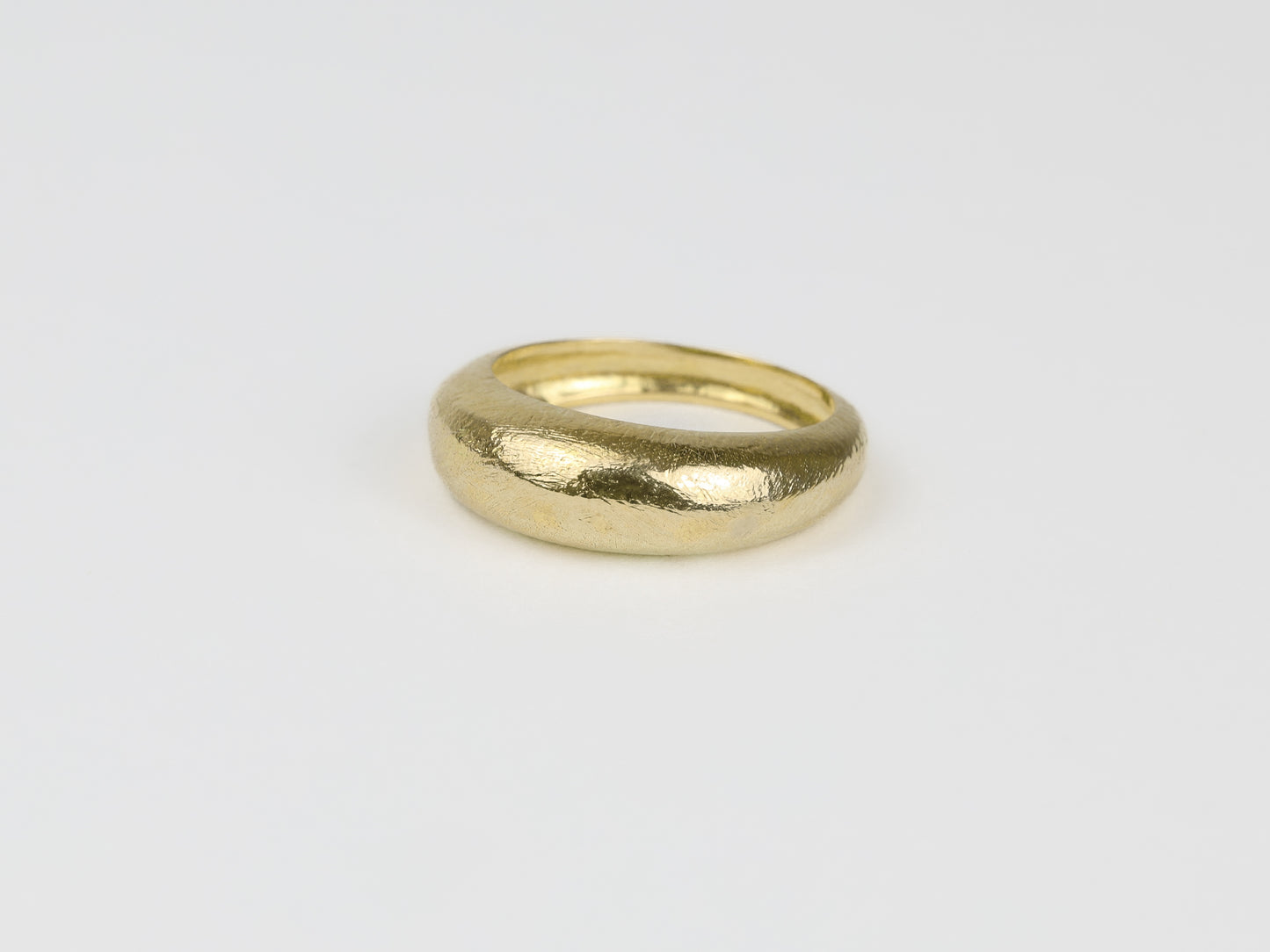 Structered dome ring